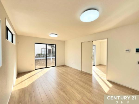 ���r���O �yLDK16.5���z
��ʂɑ���݂����A���邢���������Ղ�Ɠ��鋏�S�n�̗ǂ���ԁB
���Ƒ��݂�Ȃ����R�̂ŐS�n�ǂ��߂������Ƃ��ł��܂��B