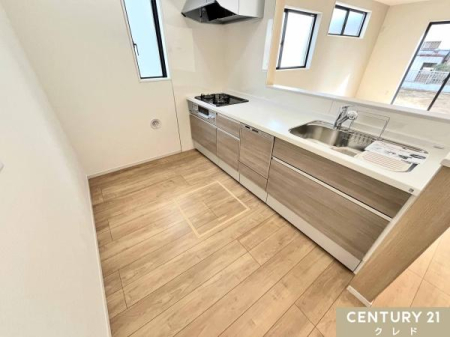 �L�b�`�� ���r���O�ƂȂ���ΖʃX�^�C���ŁA���������Ƒ��Ɖ�b�����₷�����C�A�E�g�B
�L�X�Ƃ������[�N�g�b�v�ŁA�����̉Ǝ����X���[�Y�ɂ��Ȃ��܂��B