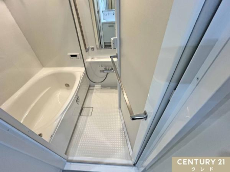 ���� LIXIL���̃��j�b�g�o�X�ɐV�K�����ς݁B
�������C�g�[�����@�ƃ����h���[�p�C�v�t���ŁA�J�̓���ԕ��̋G�߂����S���Đ��󕨂������܂��B