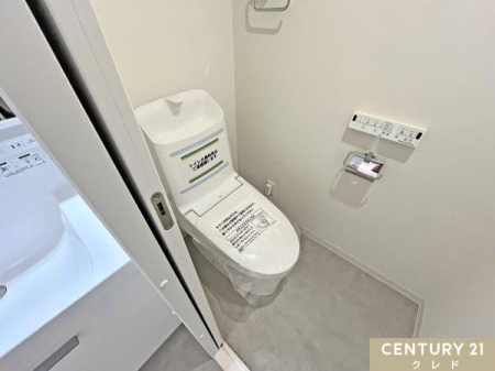 �g�C�� ���K���Ɖq���ʂ����˔�����LIXIL���̃E�H�V�����b�g��̌^�g�C���ɐV�K�����B
�����������₷���A�����ȏ�Ԃ�ۂ��₷���̂����͂ł��B