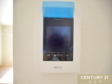 ���̑� �yTV���j�^�[�t���C���^�[�t�H���z  
���K�҂̎p�������̃��j�^�[�Ŋm�F�ł�����S�̐ݔ��B  
�Z�[���X�Ȃǂ̑Ή����T�������Ƃ���A���q�l�̂�����Ԏ��ɂ��S�����@�\�ł��B