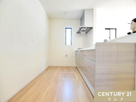 �L�b�`�� �L�b�`���͑�l2�l������ł���Ƃ�̂���L���ŁA�����̉Ǝ��̎��Ԃ����K�ɁB
���q���܂́u����Ă݂����I�v�ɂ��A�Ί�ŉ��������Ȃ��Ԃł��B