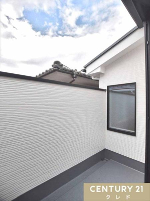 oRj[ yoRj[z
oRj[͌ߌ̓Ղ荞݁A󕨂̊ǍDB
[Ă𒭂߂Ȃ炭낰ASn悢AEghAXy[XłB
