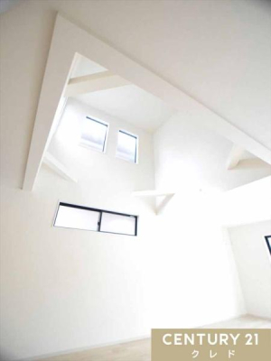 rO yrO㕔z
rOɖ邢̗pB_炩Ȍ~蒍A㉺̔ŊJIBƑ̋CzȂASn悭߂ԂłB