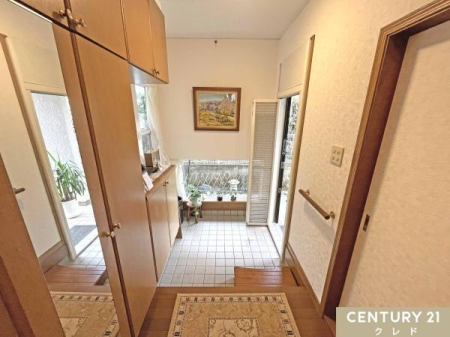  փz[͏㕔ÎFłƑQXgo}Ă܂Bp̕tV[Y{bNX͓V̍܂Ŏ[AƑ̌CXbLI