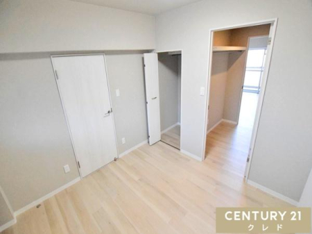 ���r���O�ȊO�̋��� �y�m��3.9���z
�E�H�[�N�X���[�N���[�[�b�g�Ɍq����֗��ȓ������m�ۂ����m���B
�W�����č�Ƃ������e�����[�N�⏑�ւɂ҂�����ȋ�Ԃł��B