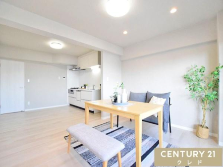 ���r���O �yLDK11.4���z
���r���O�ɂ̓��f���Ƌ��ݒu�B���ۂ̕�炵���C���[�W���₷���A�Ƌ�̃��C�A�E�g�␶���������z�����₷���Ȃ��Ă��܂��B�V�����̃C���[�W�������ƍL����Q�l�ɂȂ��Ԃł��B