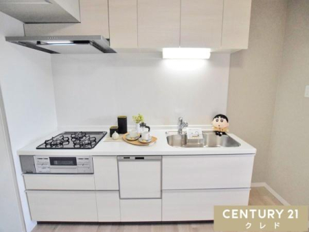 �L�b�`�� �V�X�e���L�b�`���ɐV�K�����B�Ǝ��̎��Z�Ɋ������H��@��A������������3���K�X�R�����𓋍ځB�㉺�ɖL�x�Ȏ��[�X�y�[�X������A���������X�b�L���Еt���܂��B