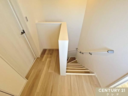 ���̑� �y�肷��t���K�i�z
�p�����s����ɂȂ�₷���K�i�ɂ͊y�ɑ̂��x������肷��t���B
�����̎ア���N�̕��₨�q�l�܂ŕ��L�����Ɉ��S�̐ݔ��ł��B