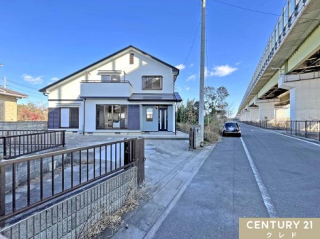 �O�ʓ��H�܂ތ��n�ʐ^ �쓌��6.5�������ɖʂ����A�����Ղ�̗z�˂��ƐS�n�悢�����ʂ蔲����A�J�����̂��闧�n�B
����k�{�C���^�[�`�F���W���߂��A�x���̂��o������ʋ΁E�ʊw�����K�ł��B