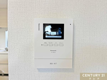 ���̑� �yTV���j�^�[�t���C���^�[�t�H���z  
���K�҂̎p�������̃��j�^�[�Ŋm�F�ł�����S�̐ݔ��B  
�Z�[���X�Ȃǂ̑Ή����T�������Ƃ���A���q�l�̂�����Ԏ��ɂ��S�����@�\�ł��B