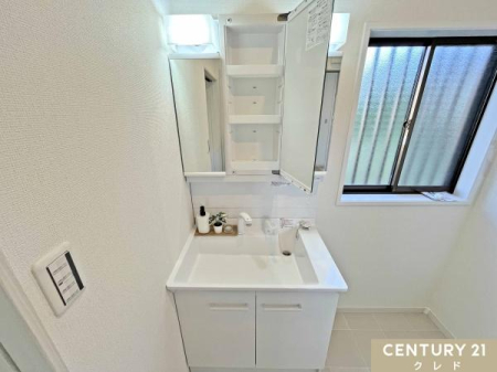 ���ʑ�E���ʏ� ���[�����Ղ�̎O�ʋ��t�����ʉ��ϑ�ɐV�K�����I
�����⑫���̃X�y�[�X�܂ł���������[�B�ׁX�������p�i���X�b�L���Еt���܂��B