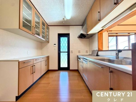 Lb` Ƃ肠Lb`Xy[XB
wʂɂ͕֗ȃJbv{[hAH⒲ƓdȂǂXbL[ł܂B
ɂ̓S~oɕ֗ȏtB