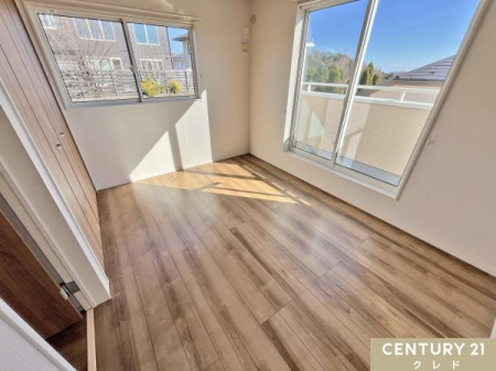 �Q�� �y�m��7���z
�]�T�̂���L���ŉ��K�ɉ߂����鎺���͕v�w2�l�̐Q���ɂ��������߂ł��B
�x�b�h�T�C�h�Ƀe�[�u����u������A�Ǐ��̂��߂̓����{��u�����Ƃ��ł��܂��B