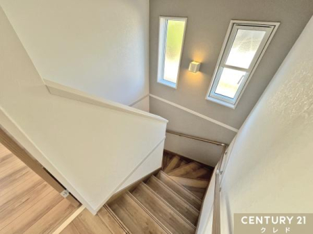 ���̑� �y�肷��t���K�i�z
�p�����s����ɂȂ�₷���K�i�ɂ͊y�ɑ̂��x������肷�肪���Ă��܂��B
�����̎ア���N�̕��₨�q�l�܂ŕ��L�����Ɉ��S�̐ݔ��ł��B