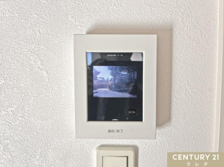 ���̑� �yTV���j�^�[�t���C���^�[�z���z
���ւ��J����O�ɉf���E�����ő�����m�F�ł��A�h�Ɩʂɔz���B���q�l�̂�����Ԃ�P�g�̕��ɂ��S�����ݔ��ł��B
���r���O���烏���^�b�`�ŉ��΂ł��܂��B