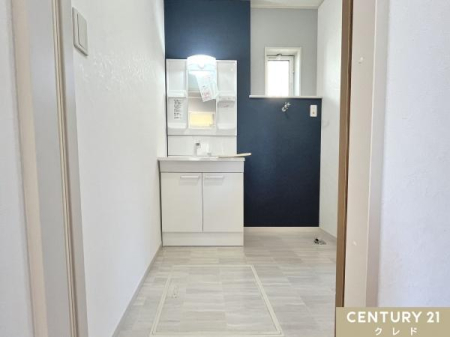 ���ʑ�E���ʏ� ���ʉ��ϑ��V�K�����I
���[�X�y�[�X�␅���A�~���[�Ȃǂ̏[���̋@�\���A�|�������₷���݌v�ŉq���I�Ȋ����ێ����₷���Ȃ�܂��B