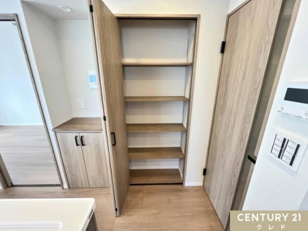 ���[ �L�b�`����������[�L�x�I�H�i������A�������A���p�i�Ȃǂ��X�g�b�N���Ă����̂ɕ֗��B
�݌ɂ���ڂŕ�����₷���A�X�g���X�Ȃ����o���܂��B