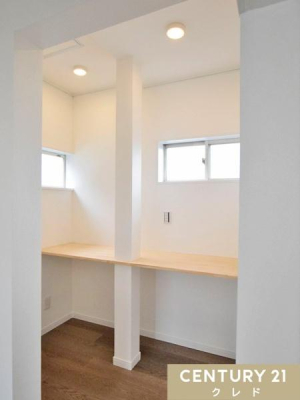 rO rOɐݒuꂽJE^[́AƎ̍Ԃ̍Ƃ₨q܂̕׋ɕ֗B
Ԃ̃ANZgɂȂAƑ݂ȂKɉ߂܂B