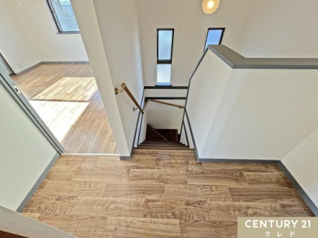 ���̑� �y�肷��t���K�i�z
�p�����s����ɂȂ�₷���K�i�ɂ͊y�ɑ̂��x������肷�肪���Ă��܂��B
�����̎ア���N�̕��₨�q�l�܂ŕ��L�����Ɉ��S�̐ݔ��ł��B