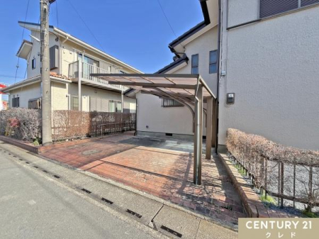 ���ԏ� �J�[�X�y�[�X�̓��[�t�̕t��������ł��Ԃ��J���⎇�O���Ȃǂ�����܂��B
�ԈȊO�ɂ����]�Ԃ��u�����Ƃ��ł���̂ŒʋΒʊw�Ŏ��]�Ԃ��g������ɂ��I�X�X���ł��B