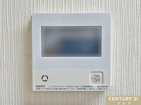 ���̑� �yTV���j�^�[�t���C���^�[�z���z
���ւ��J����O�ɉf���E�����ő�����m�F�ł��A�h�Ɩʂɔz���B���q�l�̂�����Ԃ�P�g�̕��ɂ��S�����ݔ��ł��B
���r���O���烏���^�b�`�ŉ��΂ł��܂��B