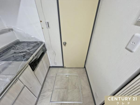 �L�b�`�� �y�L�b�`��������z
�Ǝ��̍ۂ̈ړ����X���[�Y�ɍs���鏟����̂���L�b�`���B
�S�~�o���┃�����̉ו��𒼐ڃL�b�`������[�ɉ^�ԍۂɕ֗��ł��B