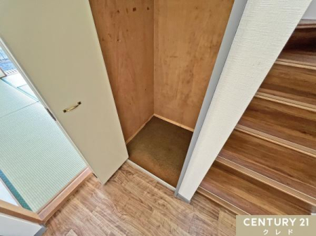 ���[ �y�L�����[�z
����g���̏�������|���p��A�G�ߕ��̉Ɠd�܂ŕ��L���p�r�̕������[�ł��܂��B
�L�����[�����܂����p���邱�ƂŁA�Z�܂��S�̂̐��������₷���Ȃ�A���K�ȕ�炵�ɂȂ���܂��B