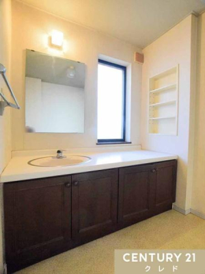 ʑEʏ ChJE^[̐ʑ͓lł̐gxxX[YɎg܂B
I{[œpi萮łALCȏԂۂĂ܂B