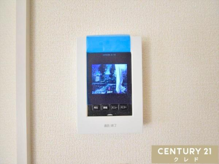 ���̑� �yTV���j�^�[�t���C���^�[�t�H���z  
���K�҂̎p�������̃��j�^�[�Ŋm�F�ł�����S�̐ݔ��B  
�Z�[���X�Ȃǂ̑Ή����T�������Ƃ���A���q�l�̂�����Ԏ��ɂ��S�����@�\�ł��B