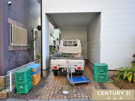 ԏ 1\ȃrhCK[WB
J̓łGꂸɎԂɏ~ł̂ŁAו̐ς݉낵┃ASłB