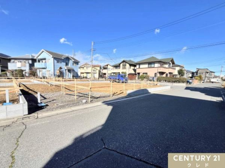 �O�ʓ��H�܂ތ��n�ʐ^ �k��6���~�쓌6���̌����ɖʂ����J�������ӂ�闧�n�ł��B
�p�n�Ȃ�ł̗͂z����ƕ��ʂ��̗ǂ��ŉ��K�ɕ�点�܂��B