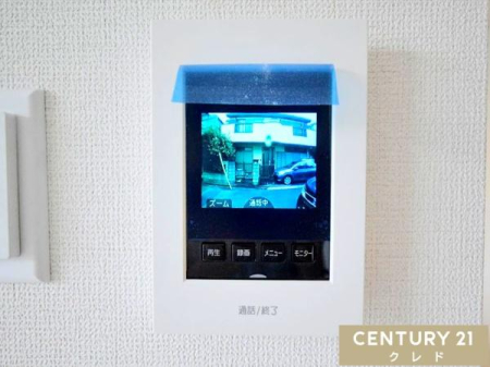 ���̑� �yTV���j�^�[�t���C���^�[�t�H���z  
���K�҂̎p�������̃��j�^�[�Ŋm�F�ł�����S�̐ݔ��B  
�Z�[���X�Ȃǂ̑Ή����T�������Ƃ���A���q�l�̂�����Ԏ��ɂ��S�����@�\�ł��B