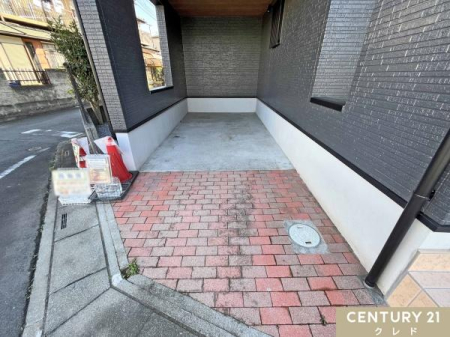 ԏ 1\ȃrhCK[WB
J̓łGꂸɎԂɏ~ł̂ŁAו̐ς݉낵┃ASłB