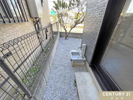  OtŁA̐|ɉAybg̑􂢂NNB
UAEghẢTbƗ邽߁AOł̉Ǝ₨ꂪKɍs܂B