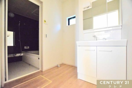 ʑEʏ g̗ǂOʋϑI
̓Aʑ䉺ׂ͂Ď[Xy[XɂȂĂ܂BU炩肪ȃACeڂł܂B