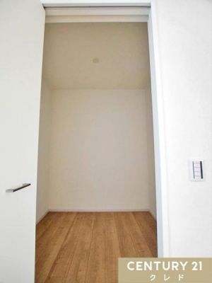 [ 1Kɂ͎g̗ǂEH[NCN[[bgB
ߗނ͂AG߂̏Ƒ̎Ղ[łA̐gxxЕtX[Yɍs܂B