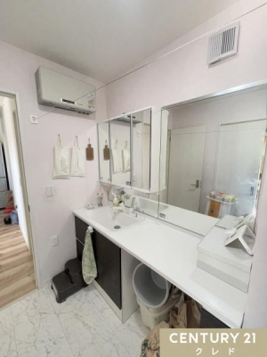 ʑEʏ L݂ChȐʑŁA̐gxxƂĂȂ܂B
^IpiЕtA܂C悭ۂĂ܂B