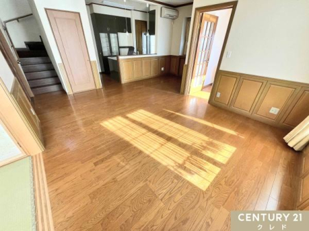 rO yLDK18.5z
ƑRƏW܂ƂLDK18.5B
̊̂郌CAEgArOKiŎRƉbԂłB