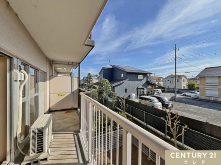 �Z�˂���̒��]�ʐ^ ���Z�܂��o���R�j�[����̒��]�ł��B
�z������̗ǂ��Z��X�G���A�̃o���R�j�[����́A���ꂽ���ɂ͐X�ƍL�����𒭂߂邱�Ƃ��ł��܂��B