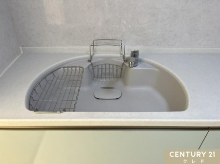 �L�b�`�� �y�L�b�`���V���N�z
���ʂ����Ȃ�������ꂪ�ȒP�ɍs����V���N����̓L�b�`���S�̂ɐ������ƃ��_���Ȉ�ۂ�^���܂��B
���b�N�͂܂Ȕ𗧂Ă�������ƃX�y�[�X���L�X�g���܂��B