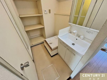 ���ʑ�E���ʏ� ���ʎ����ɂ̓V�����v�[�h���b�T�[�Ǝ��[��ݒu�B
���[������̂̃T�C�Y�ɍ��킹�邱�Ƃ��ł��A�Ǝ��E���������ɂ���Ƃ�����܂��B