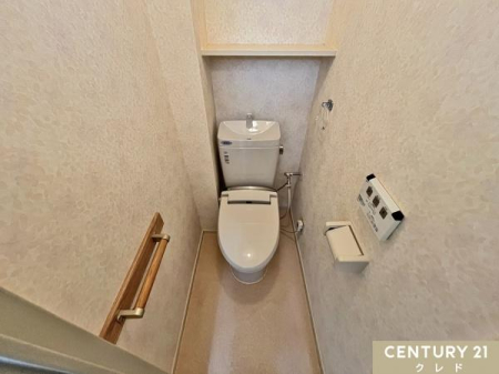 �g�C�� ���₷�����삪�ȒP�ȉ������֍��B
�ǖʂɃ����R����ݒu���邱�Ƃɂ��A�y�Ȏp���ł̑��삪�\�B
�g�C���̎����ɂ��肷���ݒu���܂����B