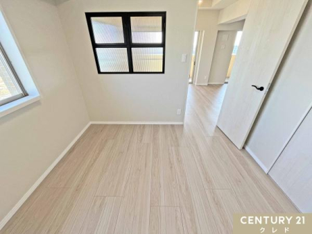 �m�� �y�m��5���z
���r���O�ƘL����2��������o����ł���A��V���̍���2WAY���������́B
�������Ȏ��������A�N�Z���g�ƂȂ��Ă���A���ƕ�����荞�݂Ȃ���A�Ƒ��̋C�z�����悭�������܂��B