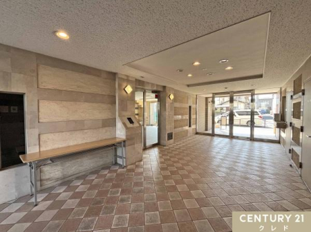 �G���g�����X ���L�G���g�����X�ɂ̓I�[�g���b�N��ݒu�I
���������Ă�������ҁE�֌W�҈ȊO�̓G���g�����X���ɓ��邱�Ƃ��ł��Ȃ��̂ŁA�h�Ɩʂł����S�ł��I