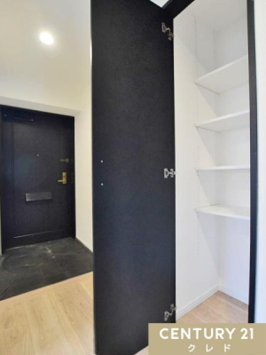 ���[ �y�L�����[�z
���Ƒ����L�Ŏg������[�X�y�[�X�B���Օi�̃X�g�b�N��|���p�i�A�G�ߊO�̉Ɠd�̎��[�Ȃǂɂ����g�����������܂��B