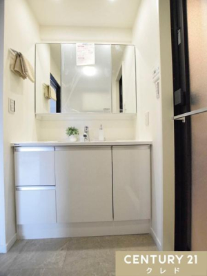 ���ʑ�E���ʏ� ���[�����Ղ�̎O�ʋ��t�����ʉ��ϑ�ɐV�K�����B
�����⑫���̃X�y�[�X�܂ł���������[�B�ׁX�������p�i���X�b�L���Еt���܂��B