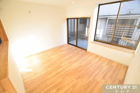 ���r���O -