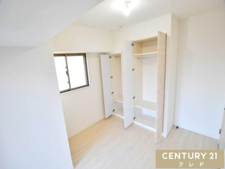 �m�� �y�m��6���z
�V���v���ȊԎ��ŉƋ�̔z�u�����₷���̂����́B
�S�����N���[�[�b�g�t���ňߗނ�ו�������������[�ł��܂��B