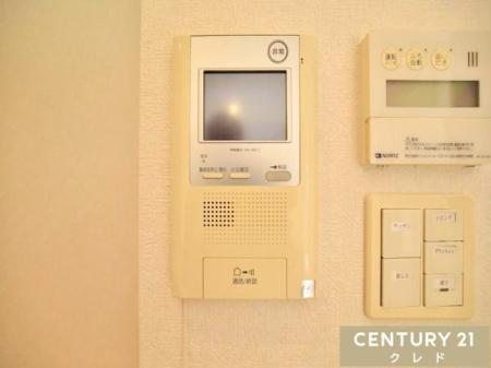 ���̑� �yTV���j�^�[�t���C���^�[�t�H���z  
���K�҂̎p�������̃��j�^�[�Ŋm�F�ł�����S�̐ݔ��B  
�Z�[���X�Ȃǂ̑Ή����T�������Ƃ���A���q�l�̂�����Ԏ��ɂ��S�����@�\�ł��B